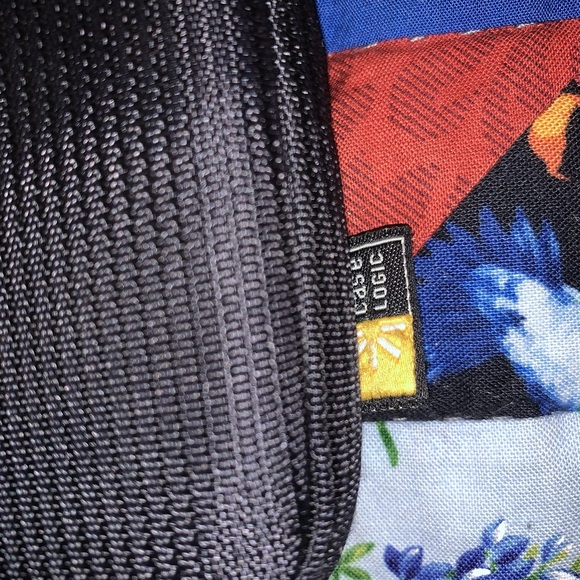 Case Logic IPad-Tablet Cushioned ZIP Case - Picture 5 of 6